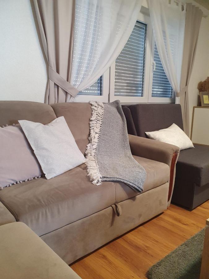 Apartman Sofia Оточац Экстерьер фото