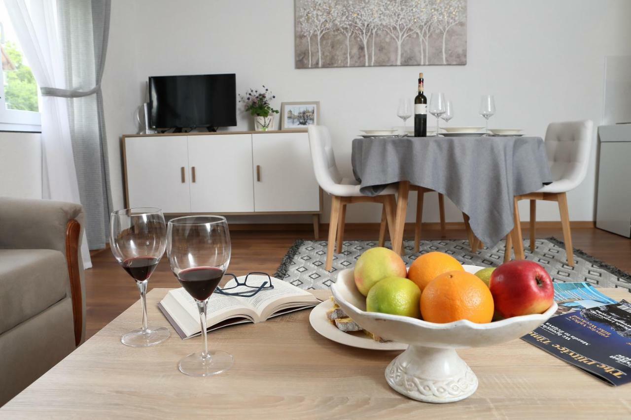 Apartman Sofia Оточац Экстерьер фото