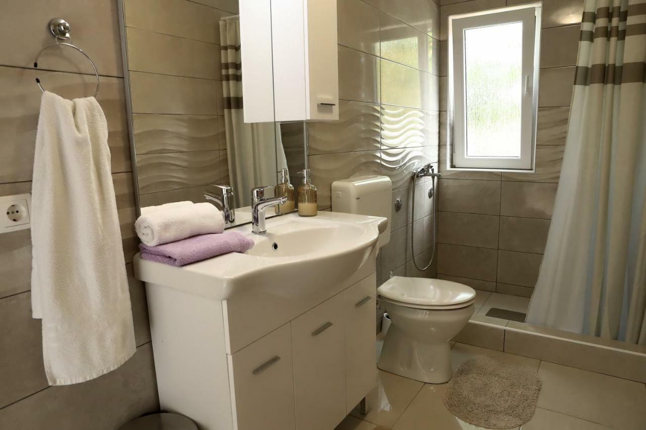 Apartman Sofia Оточац Экстерьер фото