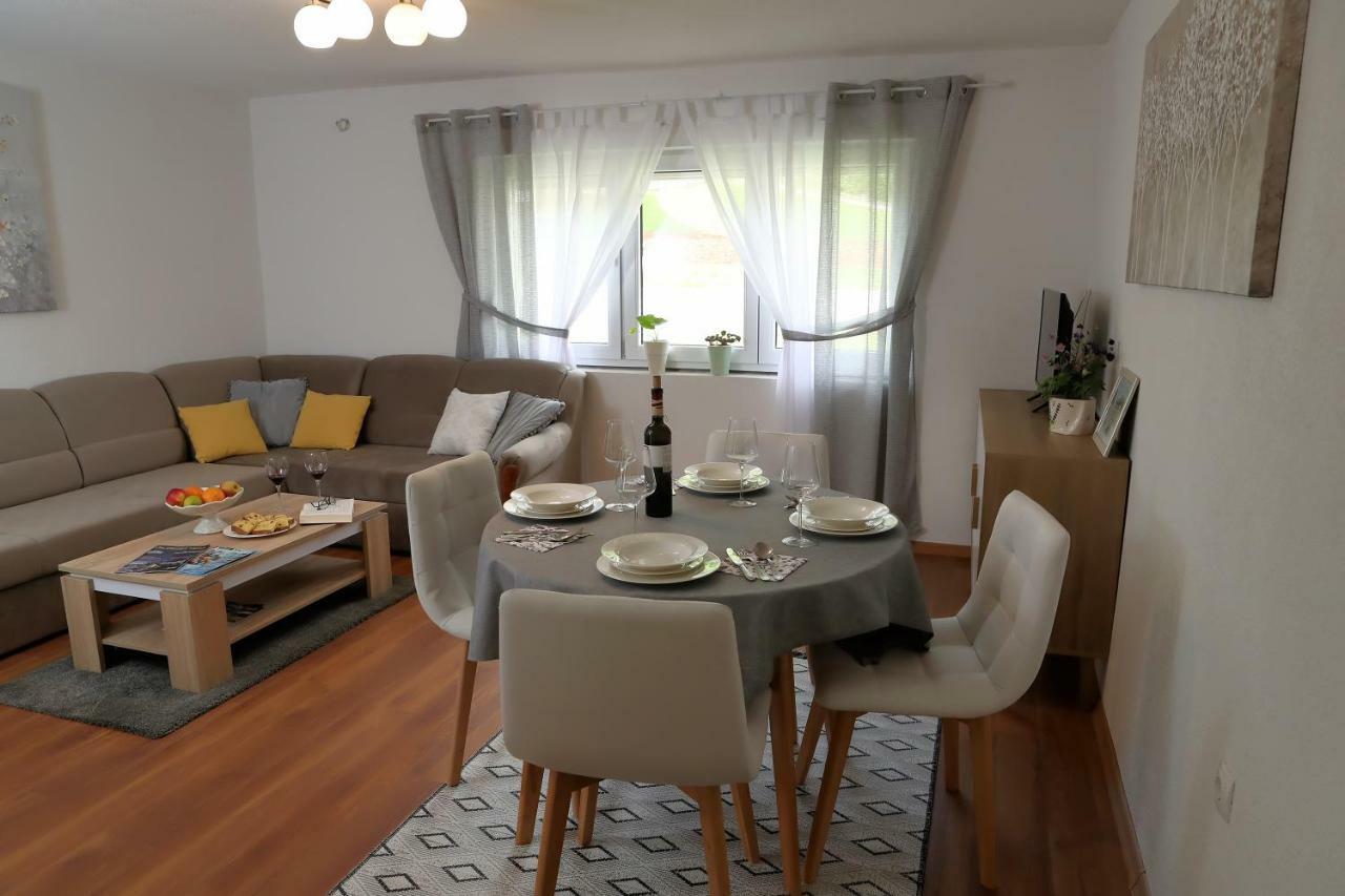 Apartman Sofia Оточац Экстерьер фото