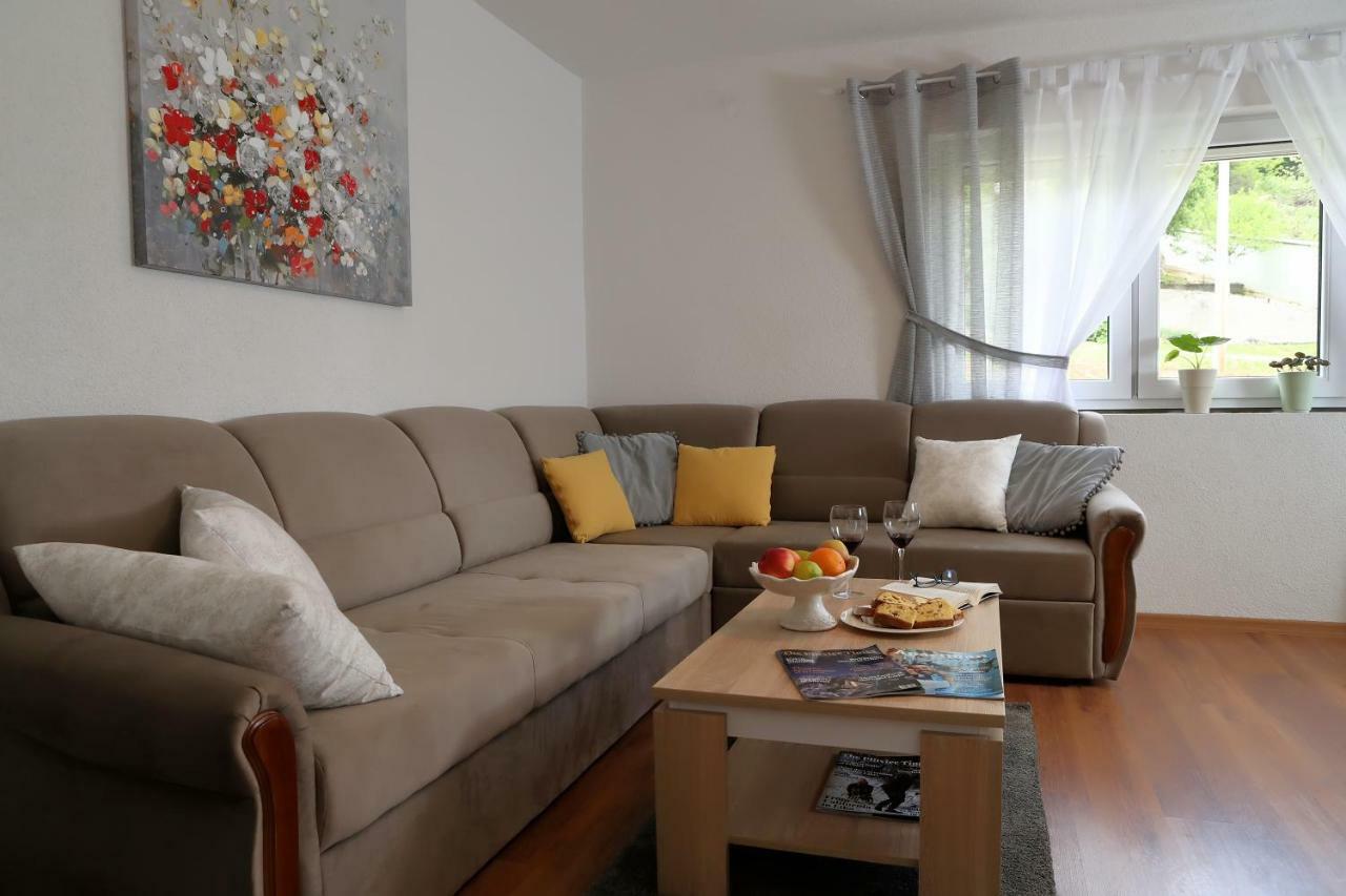 Apartman Sofia Оточац Экстерьер фото